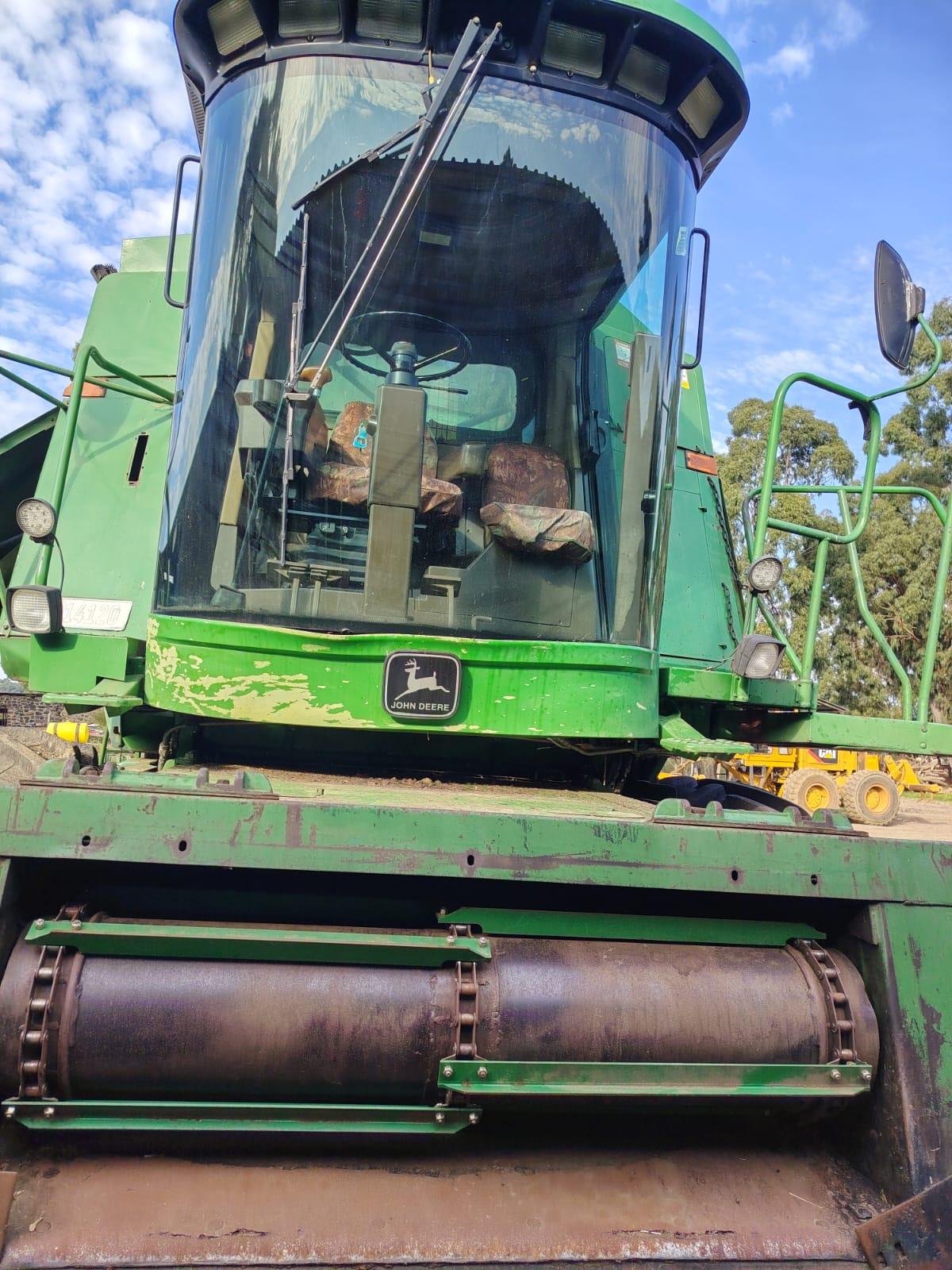 John Deere 9500 . Klaar deurgegaan reg vir stroop. Model 1994 Drom ure 7542 Engin ure 9983 R 440 000 plus btw Mpumalanga