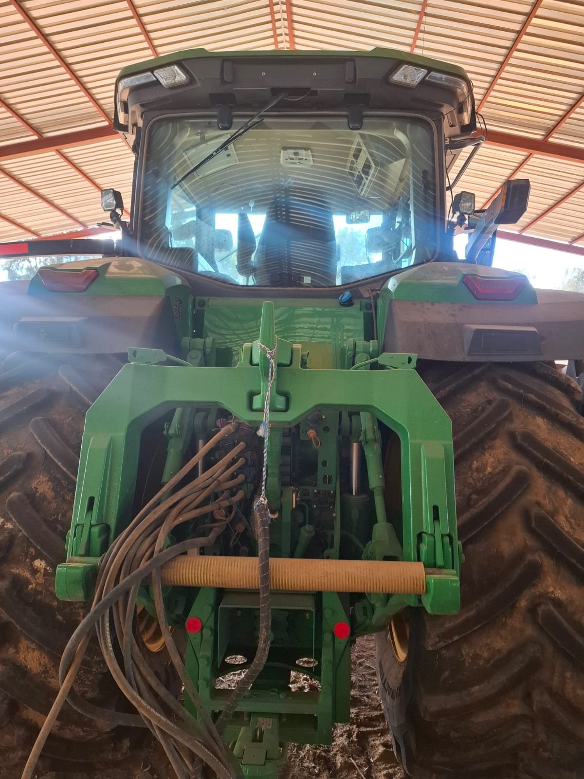 John Deere 8R-370 Met skerm en recreiver Model 2024 Ure 908. R 6 040 000 plus btw Noordwes