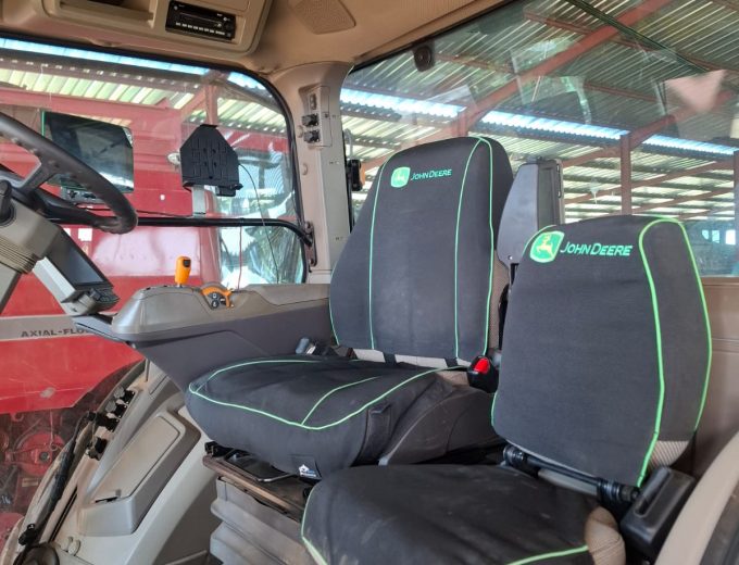 John Deere 8R-370 Met skerm en recreiver Model 2024 Ure 908. R 6 040 000 plus btw Noordwes