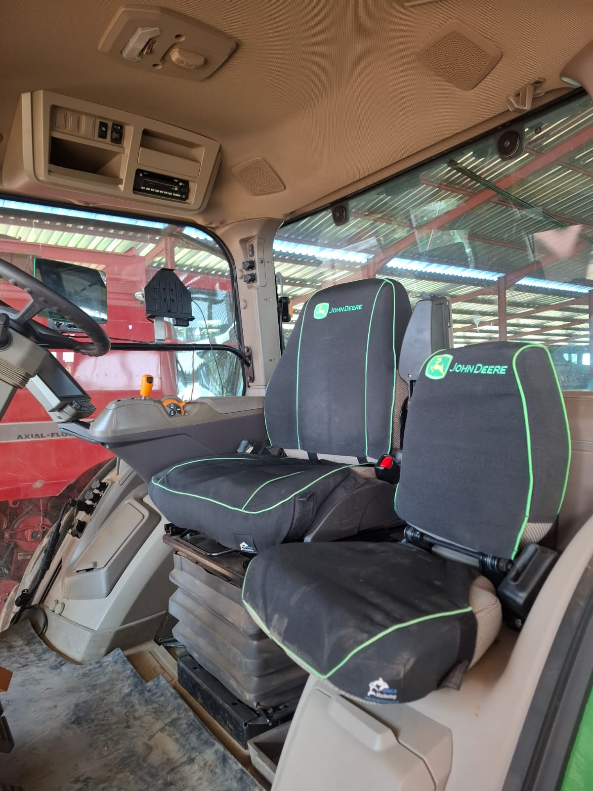 John Deere 8R-370 Met skerm en recreiver Model 2024 Ure 908. R 6 040 000 plus btw Noordwes