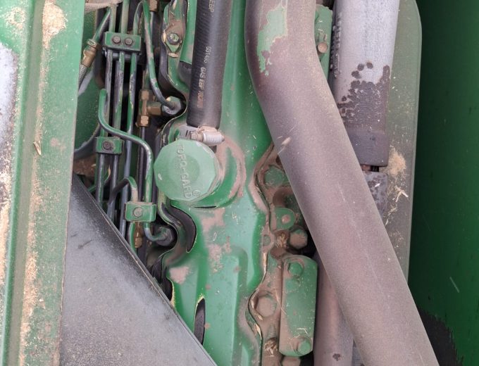 John Deere 9610 met 25 vt rigid tafel Model 2006 Drom ure 4733. Engin ure 6719 R 975 000 plus btw. Weskaap