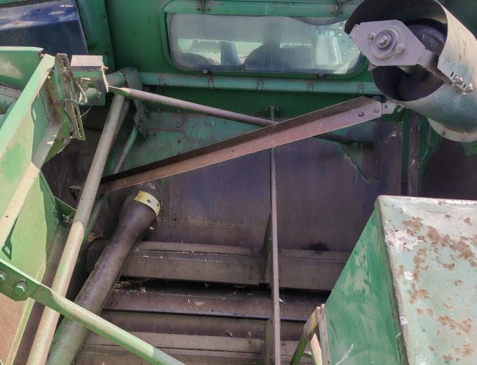 John Deere 9500 . Klaar deurgegaan reg vir stroop. Model 1994 Drom ure 7542 Engin ure 9983 R 440 000 plus btw Mpumalanga