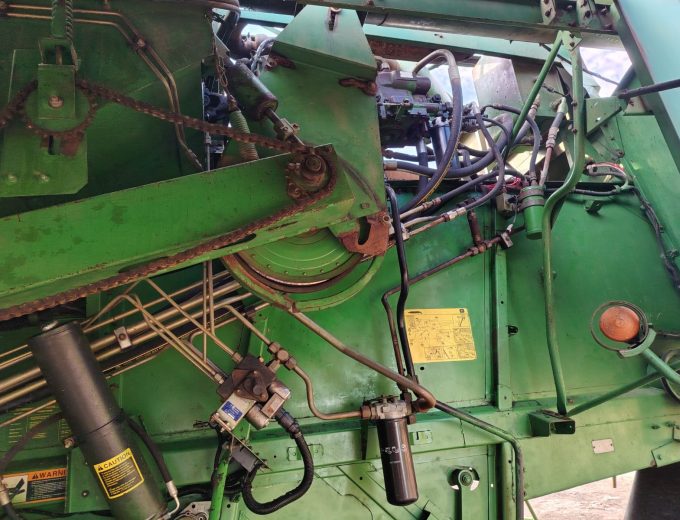 John Deere 9500 . Klaar deurgegaan reg vir stroop. Model 1994 Drom ure 7542 Engin ure 9983 R 440 000 plus btw Mpumalanga