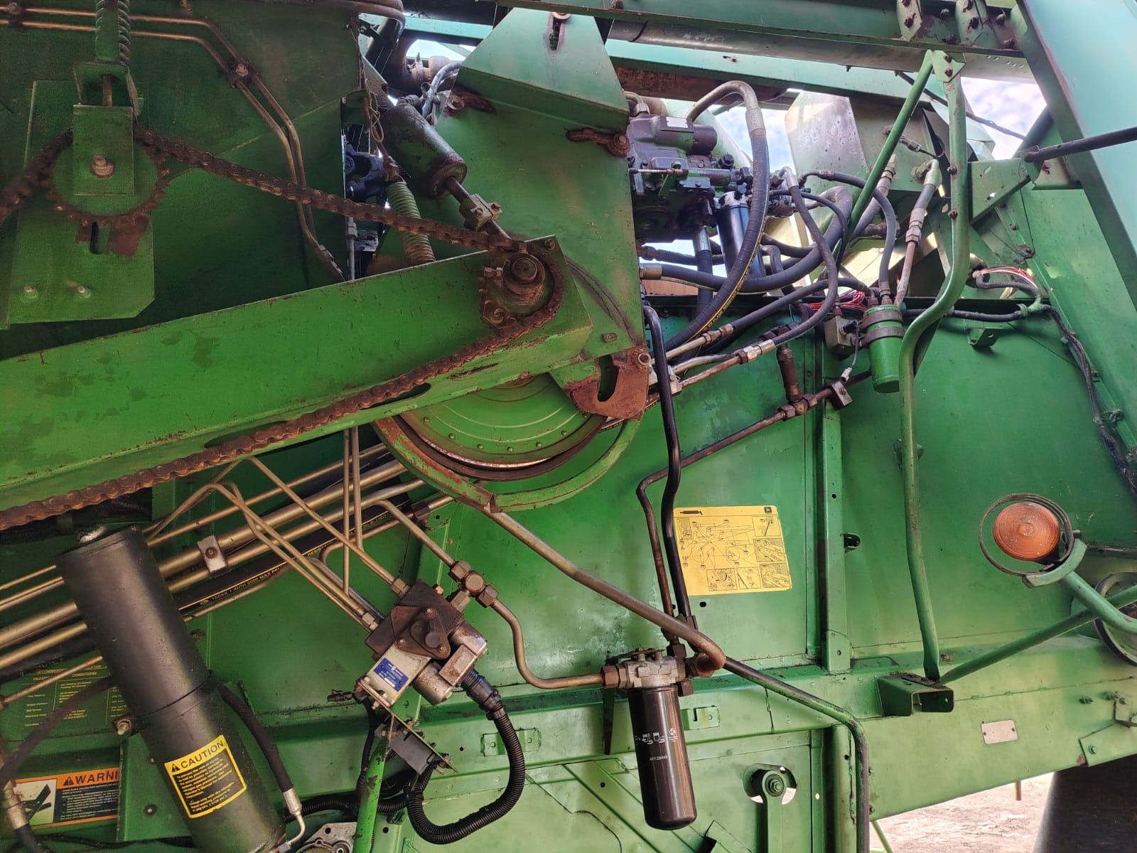 John Deere 9500 . Klaar deurgegaan reg vir stroop. Model 1994 Drom ure 7542 Engin ure 9983 R 440 000 plus btw Mpumalanga