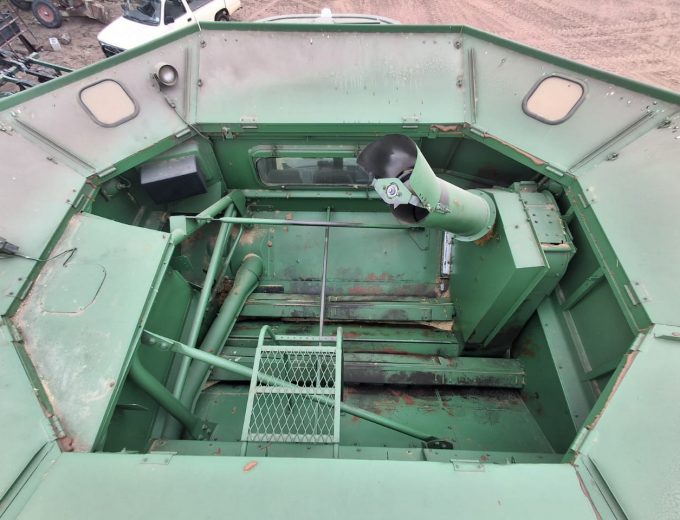 John Deere 9610 met 25 vt rigid tafel Model 2006 Drom ure 4733. Engin ure 6719 R 975 000 plus btw. Weskaap