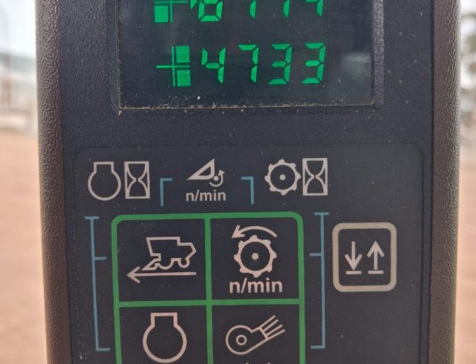 John Deere 9610 met 25 vt rigid tafel Model 2006 Drom ure 4733. Engin ure 6719 R 975 000 plus btw. Weskaap