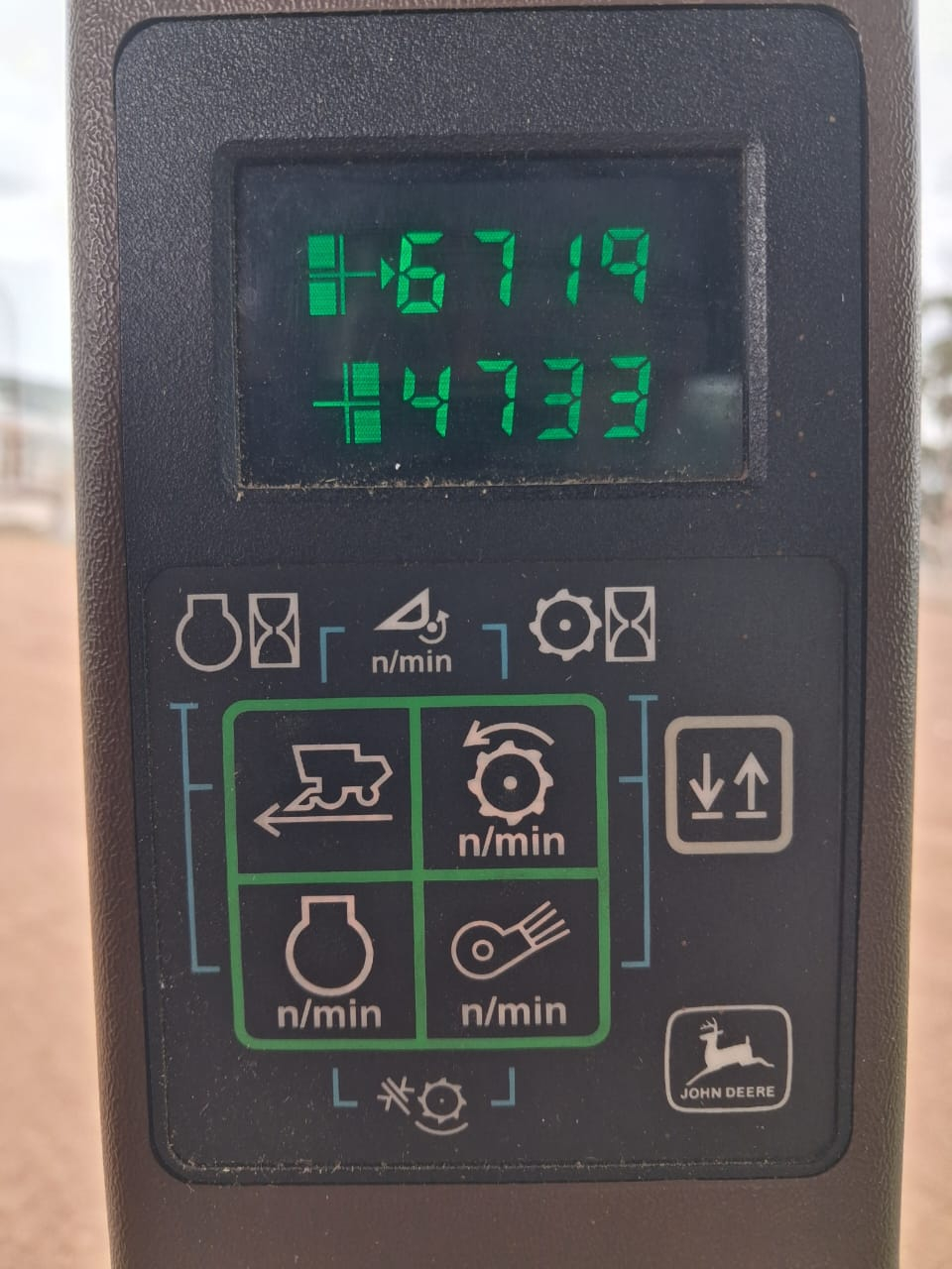 John Deere 9610 met 25 vt rigid tafel Model 2006 Drom ure 4733. Engin ure 6719 R 975 000 plus btw. Weskaap