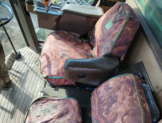 John Deere 9500 . Klaar deurgegaan reg vir stroop. Model 1994 Drom ure 7542 Engin ure 9983 R 440 000 plus btw Mpumalanga