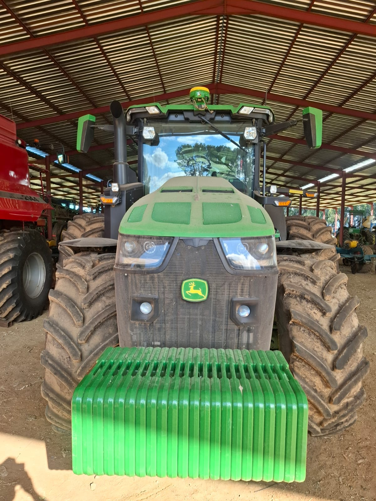 John Deere 8R-370 Met skerm en receiver. Model 2023 Ure 899 R 6 040 000 plus btw Noordwes