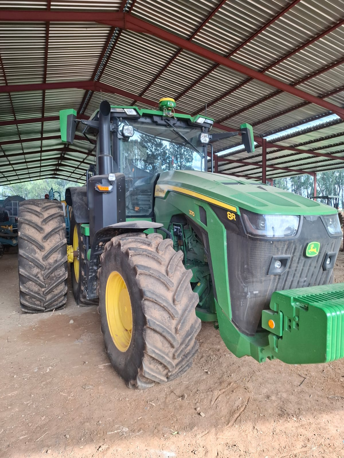 John Deere 8R-370 Met skerm en recreiver Model 2024 Ure 908. R 6 040 000 plus btw Noordwes