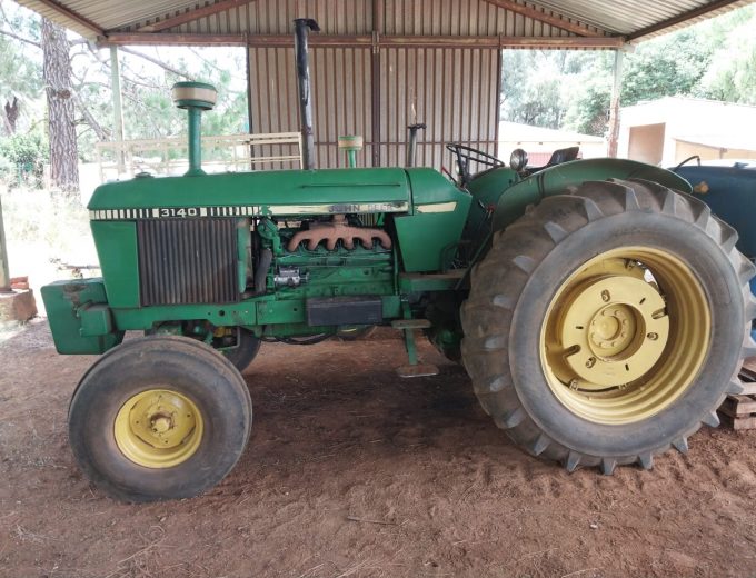 John Deere 3140 Trekker