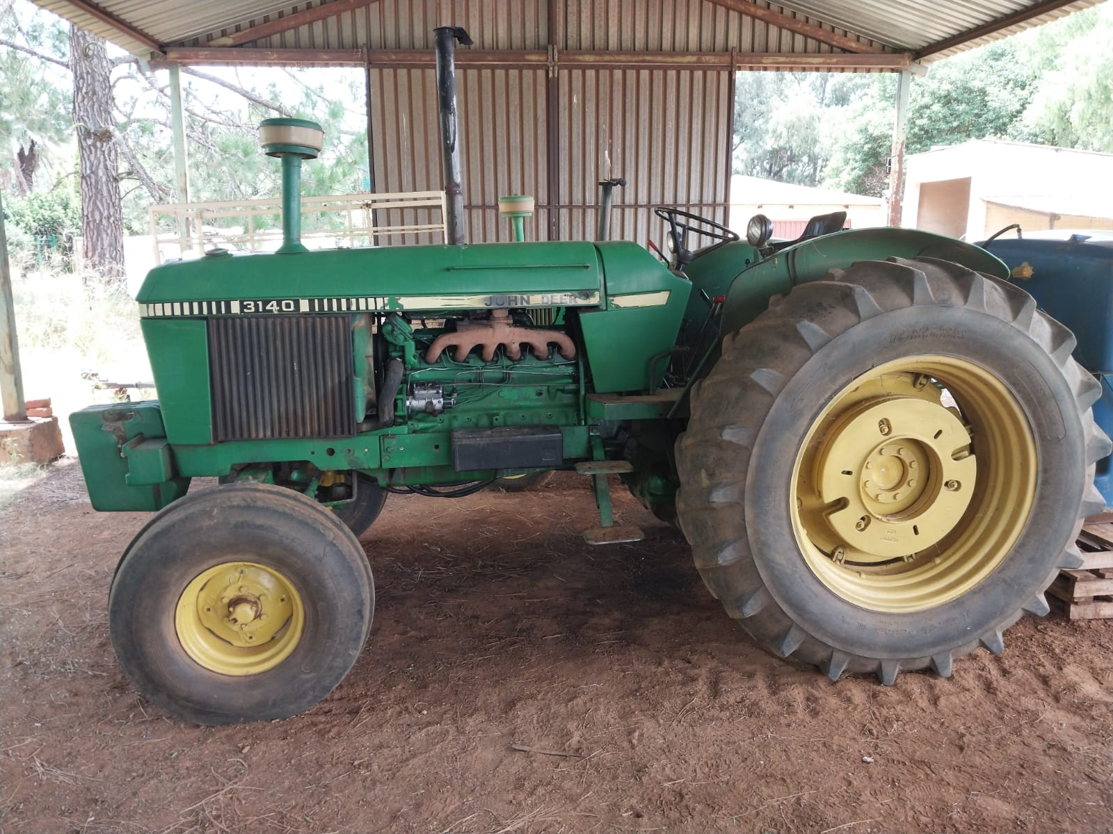 John Deere 3140 Trekker