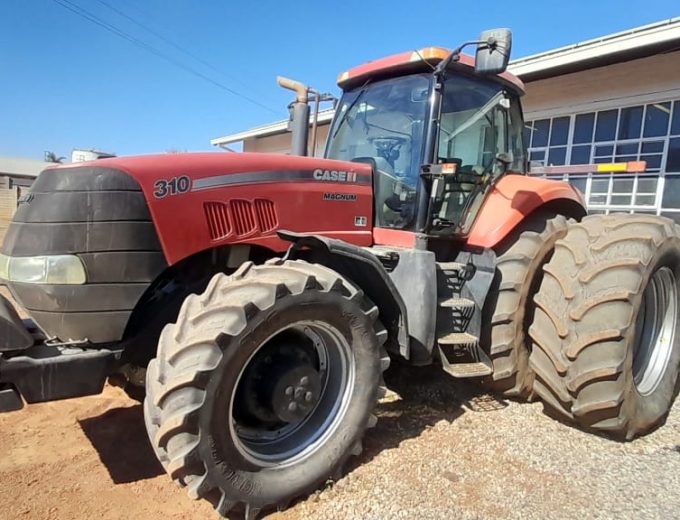Prys R 35,000 geen vat International 543 Trekker Alles werk Case Magnum 310 Kajuit Trekker