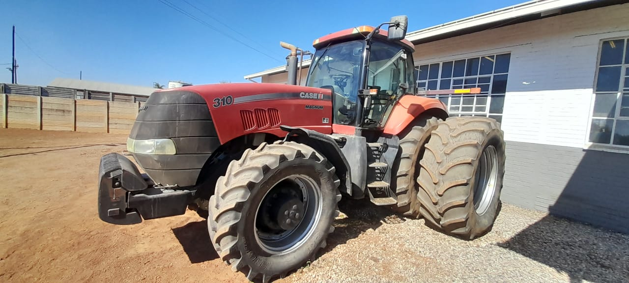 Prys R 35,000 geen vat International 543 Trekker Alles werk Case Magnum 310 Kajuit Trekker