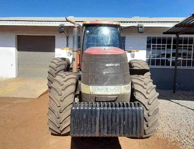 Prys R 35,000 geen vat International 543 Trekker Alles werk Case Magnum 310 Kajuit Trekker