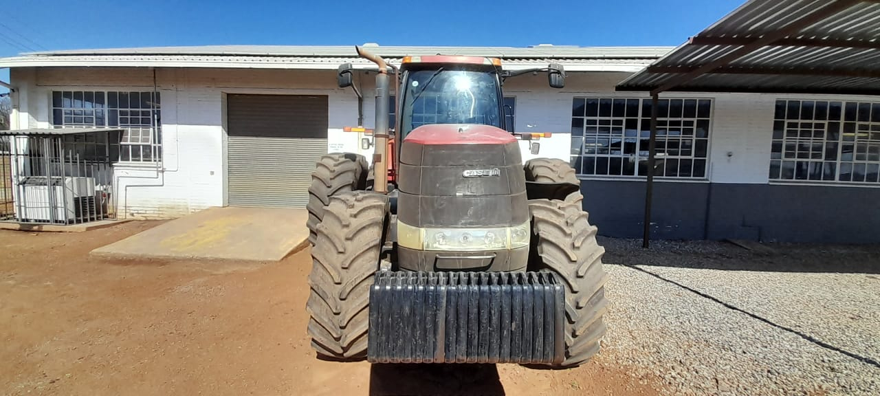 Prys R 35,000 geen vat International 543 Trekker Alles werk Case Magnum 310 Kajuit Trekker