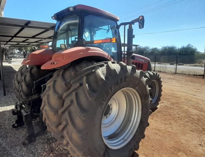Prys R 35,000 geen vat International 543 Trekker Alles werk Case Magnum 310 Kajuit Trekker