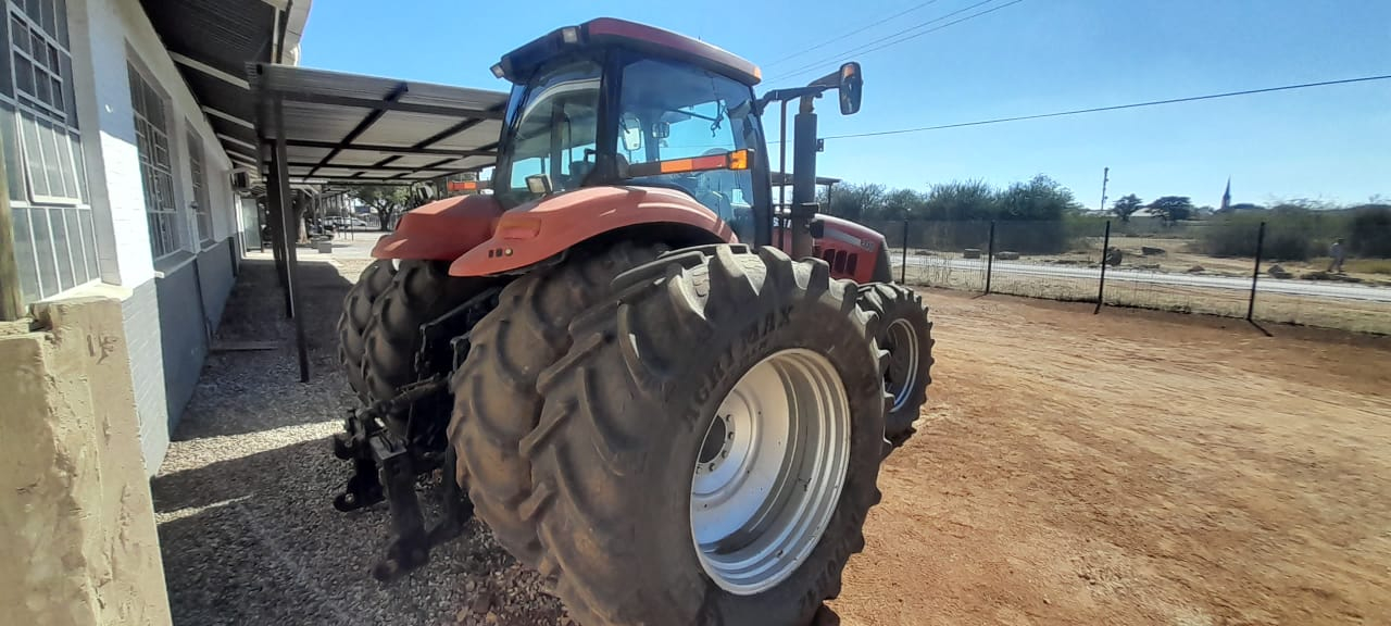 Prys R 35,000 geen vat International 543 Trekker Alles werk Case Magnum 310 Kajuit Trekker