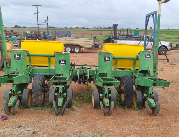 John Deere 7000 Planter 4 Ry