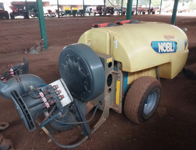 1000 Liter Nobili Boord Spuit Met Avo Kop