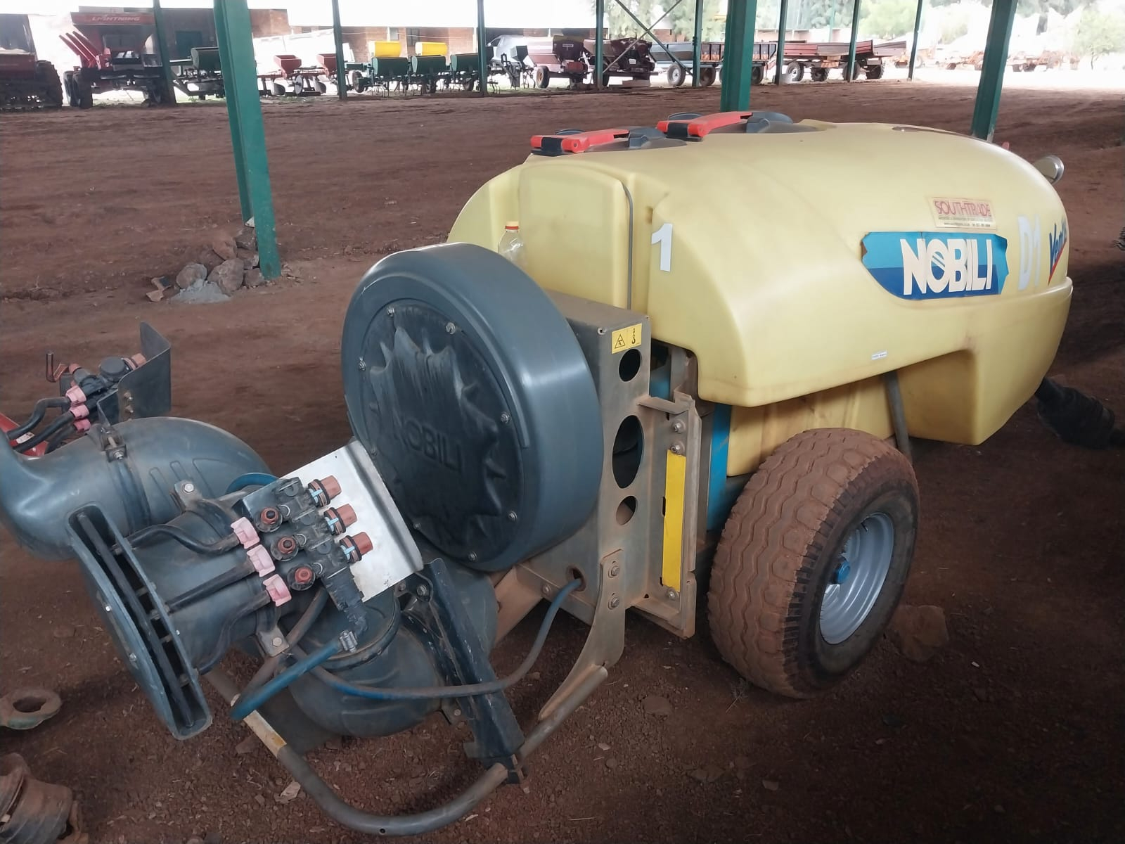 1000 Liter Nobili Boord Spuit Met Avo Kop