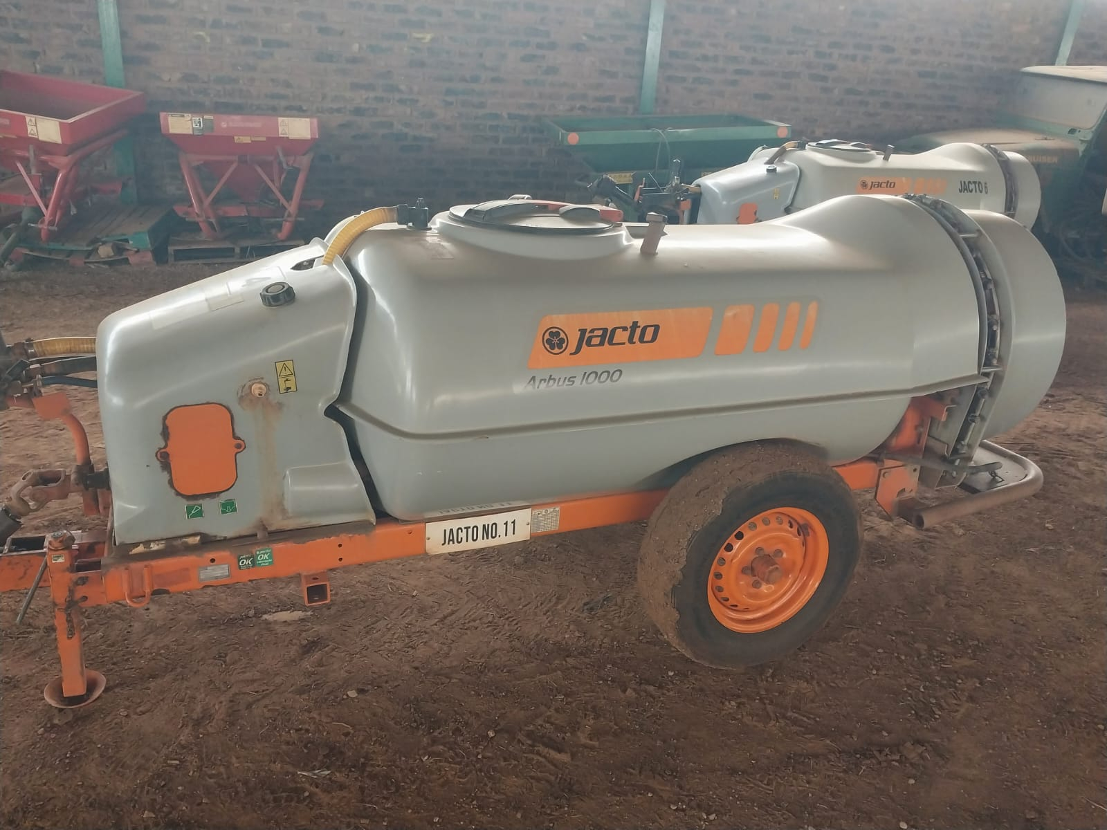 1000 Liter Jacto Arbus Boord Spuit