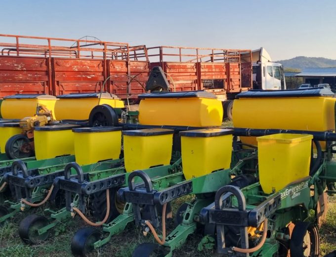 John Deere 1750 Planter 10 ry 76cm of 8 ry 91 cm