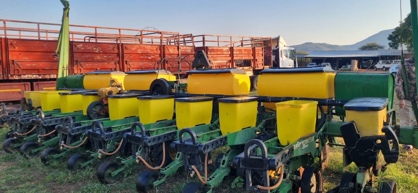 John Deere 1750 Planter 10 ry 76cm of 8 ry 91 cm
