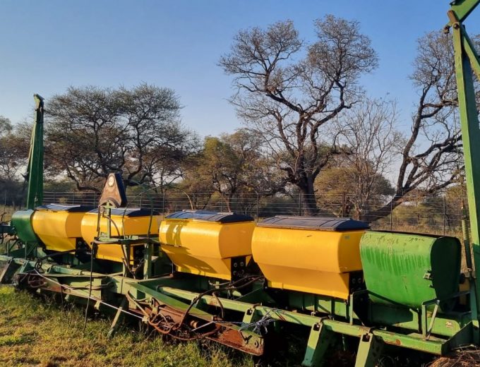 John Deere 1750 Planter 10 ry 76cm of 8 ry 91 cm