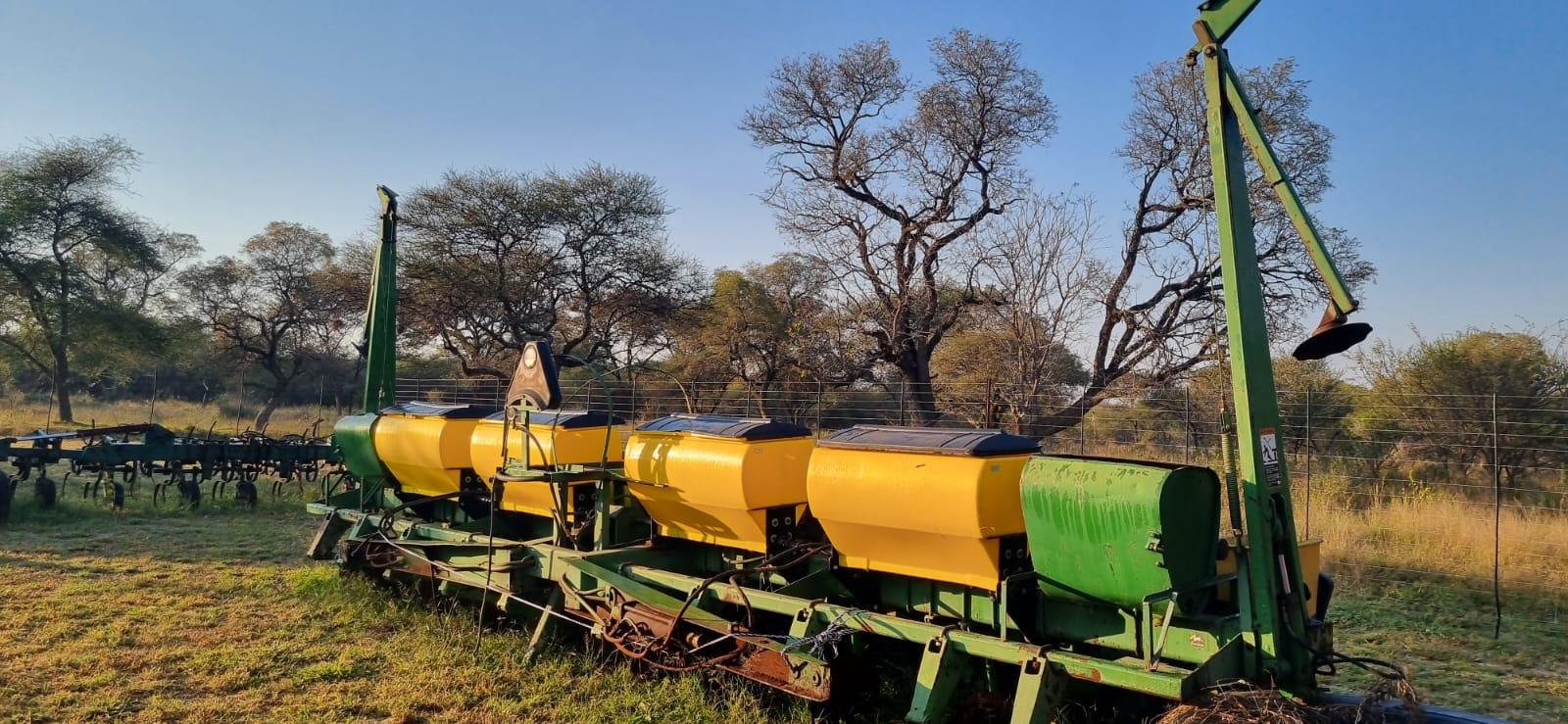 John Deere 1750 Planter 10 ry 76cm of 8 ry 91 cm