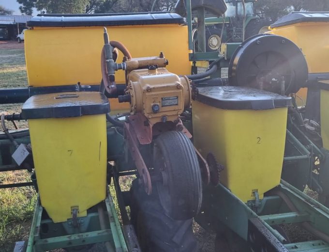 John Deere 1750 Planter 10 ry 76cm of 8 ry 91 cm