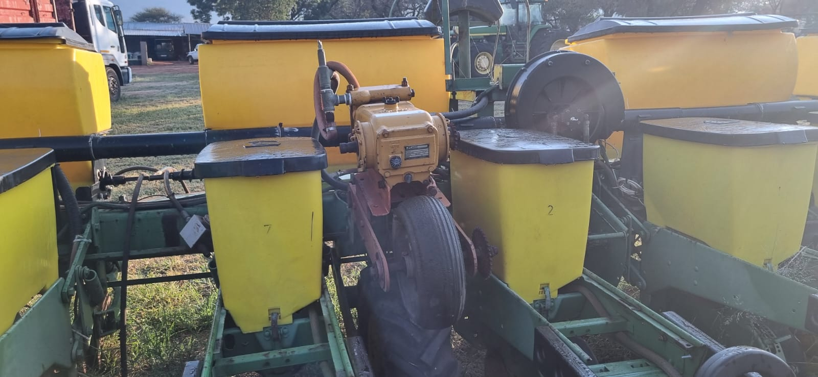 John Deere 1750 Planter 10 ry 76cm of 8 ry 91 cm