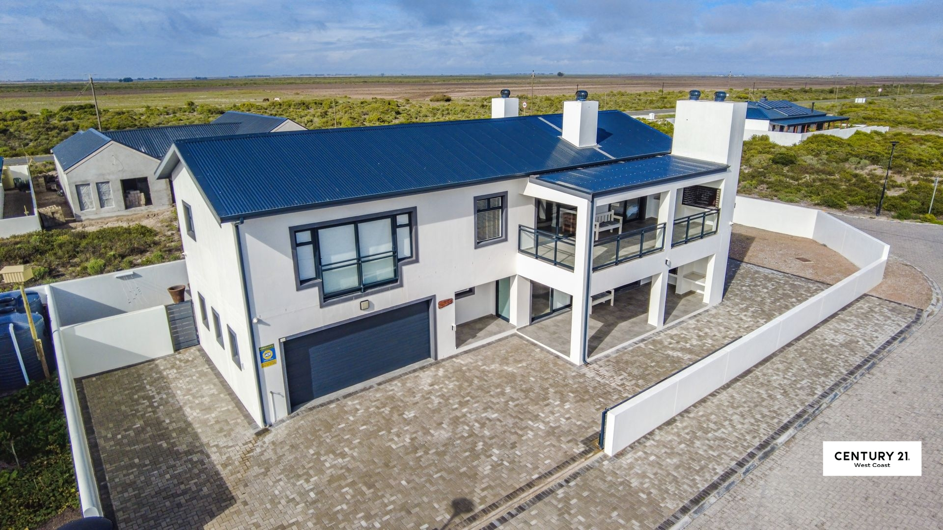 PRESTIGE COASTAL HOME WITH PRIVATE COMFORT AND FLEXIBILITY
