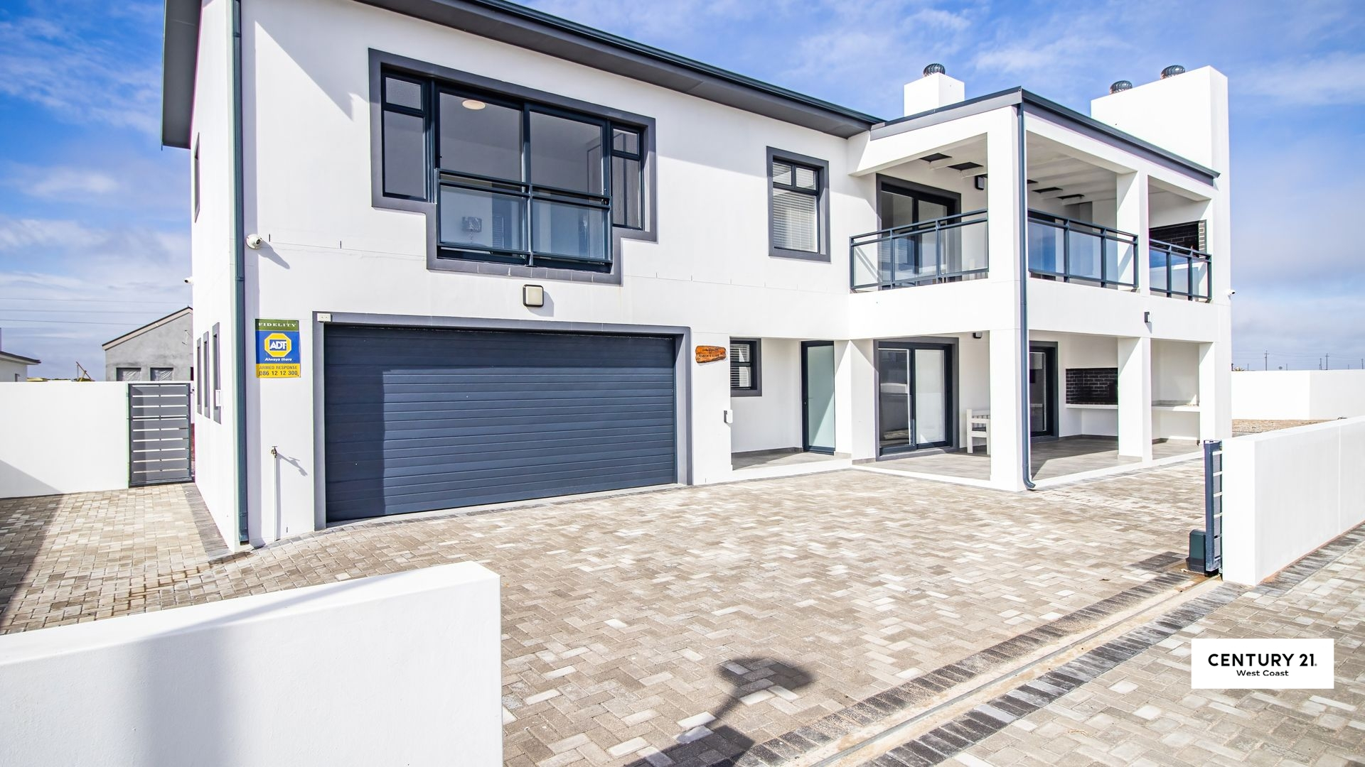 PRESTIGE COASTAL HOME WITH PRIVATE COMFORT AND FLEXIBILITY