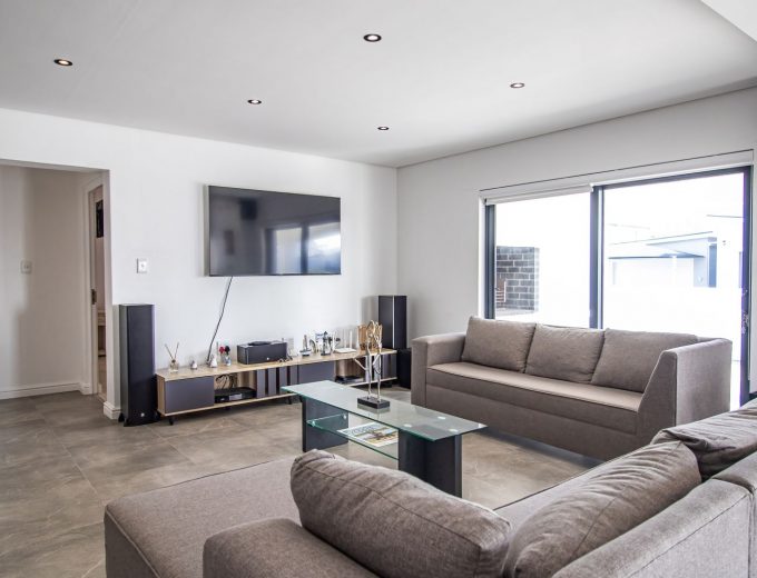 PRESTIGE COASTAL HOME WITH PRIVATE COMFORT AND FLEXIBILITY
