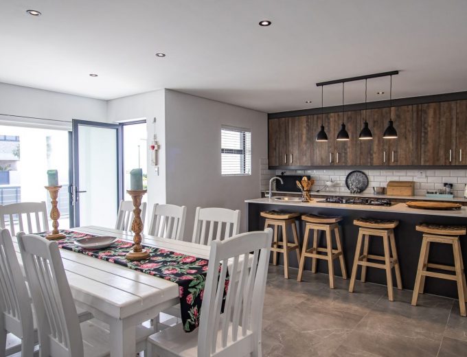 PRESTIGE COASTAL HOME WITH PRIVATE COMFORT AND FLEXIBILITY